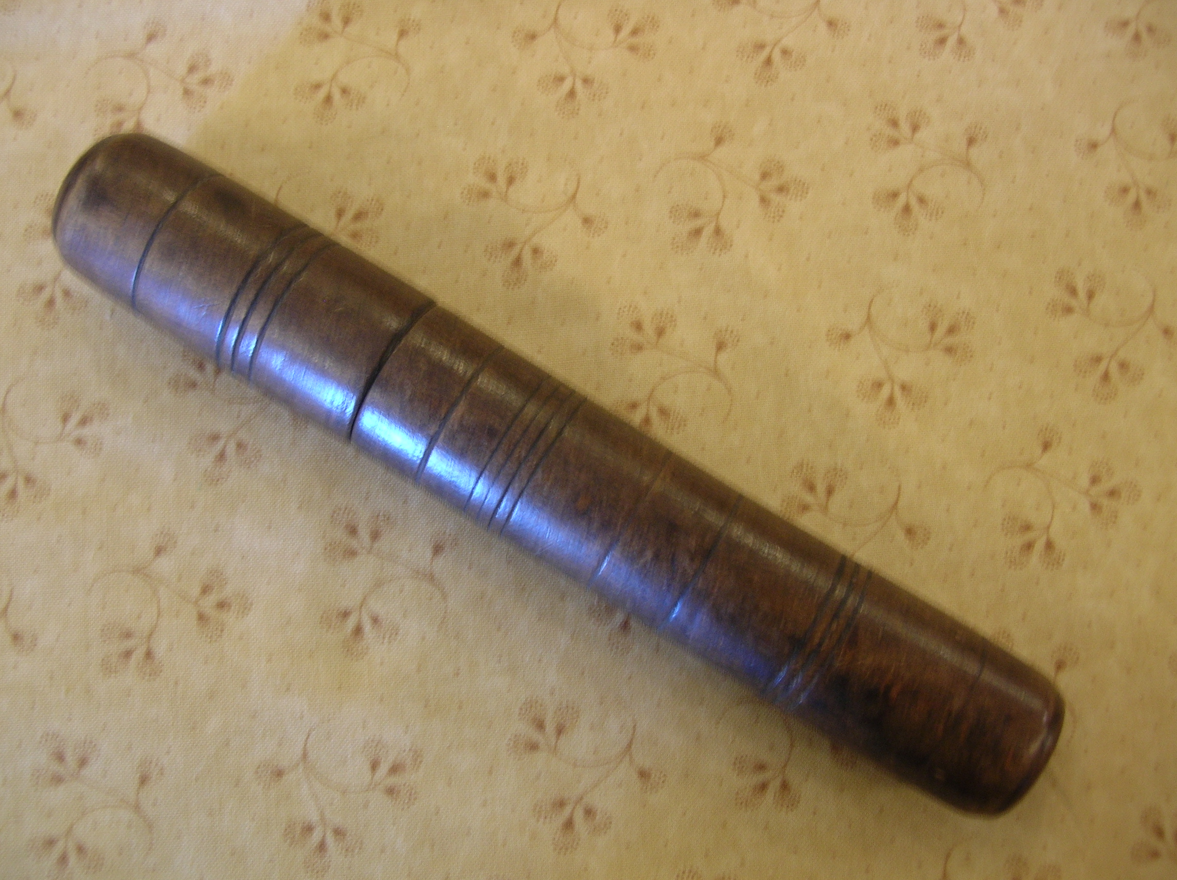 7.5 Inch Vintage Treen Needle Case